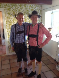 Frank (huden hatten) er Stinnes yngste storebror. Frank bor I Sverige sammen med hans kone Malin og deres to dejlige drenge Lucas & Felix. Frank elsker sport og bruger mange søndage på at se fodbold eller håndbold. Han er udpræget konkurrencemenneske og dårligere taber/vinder skal man lede længe efter :-) Han er den type der ønsker at alle har det godt og han vil gøre alt for sin familie og venner. Frank elsker(ligesom resten af familien) mad og han foretrækker sin pasta "Alicante" (det vi andre kalder al dente.. men vi forstår hvad han mener) :-)