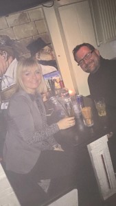 Pernille er Stinnes veninde og kollega og Paul er hendes mand. De bor i Nørresundby med deres 3 dejlige tøser og hunden DJ. Det er et par med gang i, og Pernille er den slags irriterende mor der har et overskud vi andre kun kommer i nærheden af efter 10. kop kaffe. Paul oprindeligt fra Skotland, men snakker udmærket dansk. Han er i sin fritid passioneret DJ og de elsker begge at feste og især Pernille er altid god for en lille drink eller et spil beer pong (hvilket hun i øvrigt er vildt god til). Jeg glæder mig til at danse på bordene med de to! 